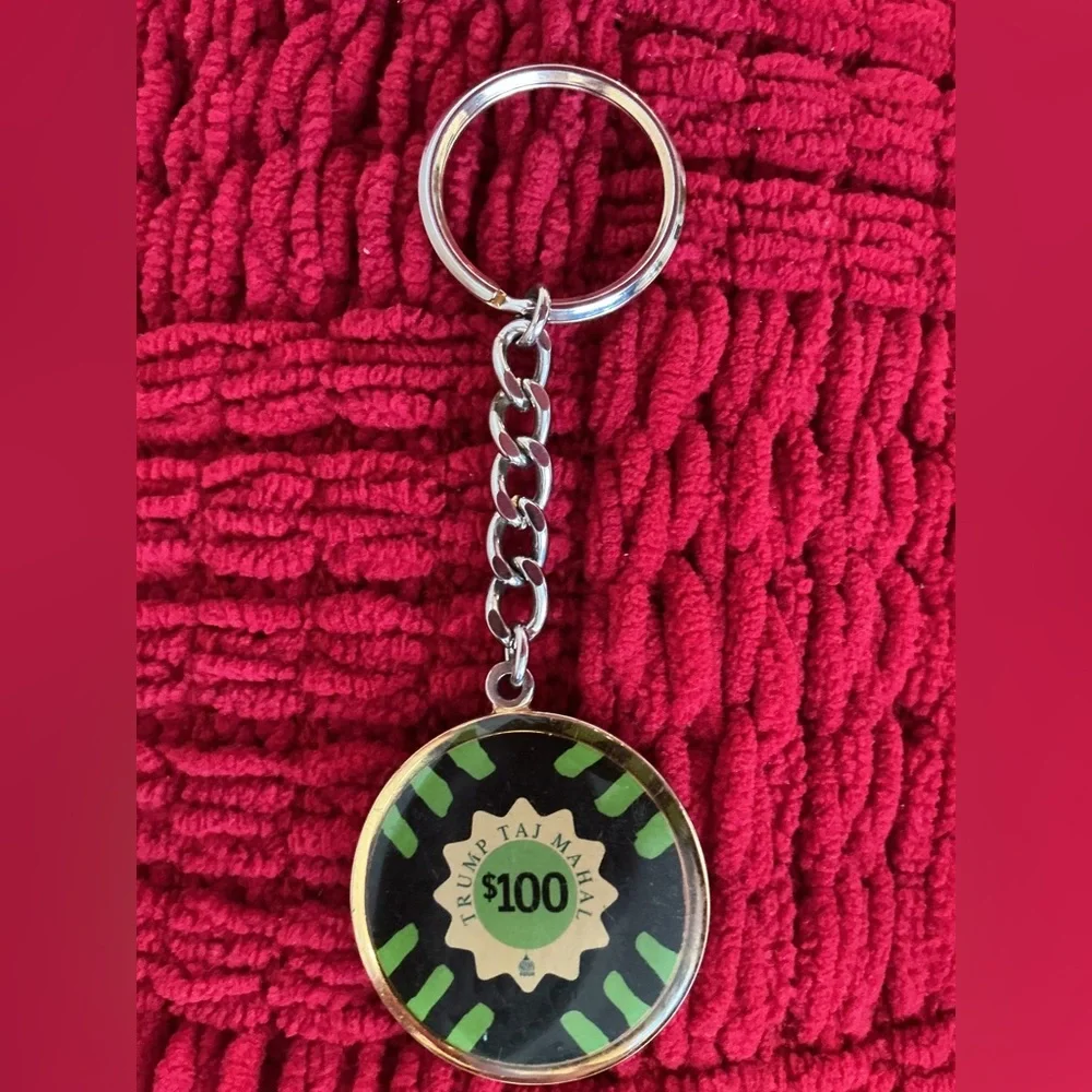 Vintage Donald J. Trump Taj Mahal $100 Atlantic City Casino Chip Keychain
